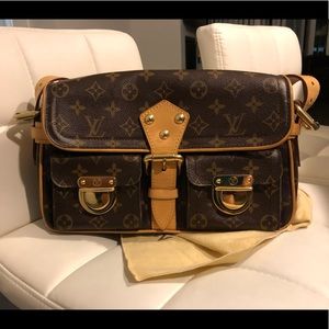 ❌❌SOLD❌❌Louis Vuitton Hudson shoulder bag